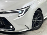 【LEDヘッドライト】悪天候や夜間走行時も良好な視界を確保し安心して運転できる高輝度LEDヘッドライトを装備!点灯速度が早く、消費電力も抑えられています。