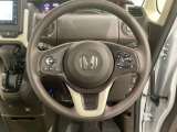 ハンドルにHondaセンシング系のクルーズコントロールやレーンキープアシストなどのスイッチと、オーディオの操作スイッチが装備されています。ハンドルから手を離さず安全に操作できます。