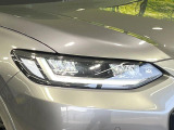 【LEDヘッドライト】悪天候や夜間走行時も良好な視界を確保し安心して運転できる高輝度LEDヘッドライトを装備!点灯速度が早く、消費電力も抑えられています。