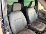 フロントシートです!!セパレートシートなのでお尻をしっかりホールド!!スポーティな運転にも最適です!!
