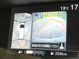 【アラウンドビューモニター】専用のカメラにより、上から見下ろしたような視点で360度クルマの周囲を確認することができます☆縦列駐車や幅寄せ時に活躍してくれます♪