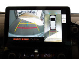 バックモニター付きで後方を確認しながら安心して駐車することが出来ます。