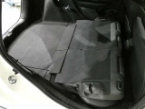 大きく開くラゲッジスペースです。左右独立でリアシートが倒れるので長尺の荷物も積むことが可能です。