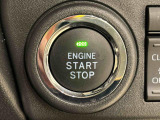 電子カードキーを携帯していれば、ボタンを押すだけでエンジンの始動がスマートに行えます。