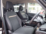 運転席も座り心地が良く長距離お乗りいただいても疲れにくいシートになっております♪