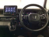 ホンダ純正メモリーナビ搭載なので、遠方へのドライブもお任せ下さい!ステアリング左手側にオーディオ関連のコントロールスイッチを配置しています。操作時は視線を逸らすことなく運転に集中できます