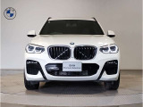 【キドニーグリル】BMWは約90年もの間、ほぼ全ての車両にひと目でBMWだと分かるこの特徴的なフロントグリルが備えられ、デザイン・アイコンとして親しまれてきました。