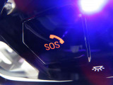 SOSコール/エアバックが展開するような深刻な事故において、自動でSOSコールを発信します。車内で急病人が出るような緊急時は、手動で発信可能です。