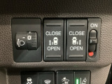 【両側パワースライドドア】両側がパワースライドドアになっており、運転席のスイッチやスマートキーでも開閉が可能です!開口部も広いので乗り降りも楽々♪