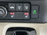 運転席/助手席シートヒーターで寒い日もすぐに温かくなり快適に過ごせます。2段階の温度調整が可能です
