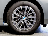 【BMWアロイホイル】軽量かつ強度に拘ったアロイホイル。走行性能ポテンシャルを引き出す設計。車の足元を引き締めてくれる大きなポイントはアロイホイルです。