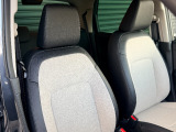 フロントシートです!!セパレートシートなのでお尻をしっかりホールド!!スポーティな運転にも最適です!!