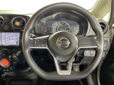 【ステアリング】軽い力で扱いやすいハンドルです。目立つ傷やスレなどなく綺麗な状態です!除菌プランいれていただくとさらに快適に!清潔なお車はお子様にも安心ですね!