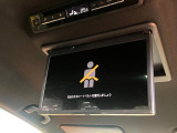 【フリップダウンモニター】大画面モニターで後席でもエンタメをお楽しみいただけます。小さなお子様にも大人気の装備です♪