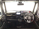 【前方視界】開放的な前方視界!運転がしやすく疲れにくいです♪窓が大きく、見通しがとっても良いおクルマですよ♪