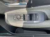全席パワーウィンドウとなっています。運転席はオートになっているのでワンタッチ開閉することが出来ます。