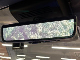 【デジタルインナーミラー】後席の大きな荷物や同乗者で後方が確認しづらい時でも安心!カメラが撮影した車両後方の映像をルームミラー内に表示。クリアな視界で状況の確認が可能です!