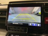 リバースギアに入れるだけで後方の表示へ切り替わります。夜間や雨の日の駐車も楽になりますよ。