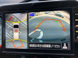 アラウンドビューモニターは4方のカメラで真上から車を見たようにモニターで確認ができます。周辺の安全確認、小さなお子様や障害物も目視で確認できるので駐車のしやすさだけでなく、事故防止にも役立ちます。