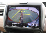 バックカメラを搭載しておりガイドラインも表示されますので車庫入れも安心ですね♪