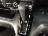 オートマチックシフトレバーは、手になじみ操作しやすい形状で安全運転にもつながります♪