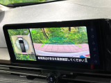 【アラウンドビューモニター】専用のカメラにより、上から見下ろしたような視点で360度クルマの周囲を確認することができます☆死角部分も確認しやすく、狭い場所での切り返しや駐車もスムーズに行えます。