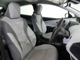 高いホールド性で運転姿勢が安定します。長距離ドライブでも疲れにくいのが魅力です。快適なドライビングライフをお送りください♪
