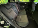 後部座席も気になるようなキズ・汚れやへたり等、大きなダメージはなく、良好な状態です。