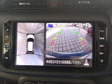アラウンドビューモニター装備です。真上から見下ろしてるように映像を確認出来るので狭い場所でも安心です。