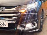 【LEDヘッドライト】悪天候や夜間走行時も良好な視界を確保し安心して運転できる高輝度LEDヘッドライトを装備!点灯速度が早く、消費電力も抑えられています。