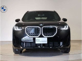 【BMWの伝統-1】BMWの特徴的な&ldquo;キドニーグリル&rdquo;は、80年以上続く伝統の形でございます。変わらないこだわりのデザインが、プレミアムブランド&ldquo;BMW&rdquo;を創り出します。
