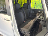 運転席シート廻りは使用感も少なく、良好な状態となっています。前オーナー様が丁寧に使っていたことがよくわかりますね。