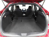リヤシートを両方倒せば大きな荷物も車載可能です♪