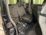 後席をはね上げれば、「もうひとつの荷室」が生まれます。