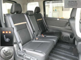 セカンドシートにもシートヒーターを装備。マルチセンターシートを前方にやると、2列目がウオークスルーに早変わり♪3列目への乗り降りがスムーズにできて便利です!