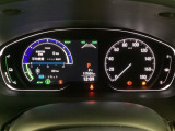ハイブリット車専用のメーターです。右側の大型スピードメーターに加え、ステアリングスイッチを使って左のマルチインフォメーション・ディスプレイで燃費や動力伝達などの情報が見れるようになっています。