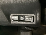 ハンドルの左下にETC2.0がついています。高速道路の料金所の通過も楽々です!。 カードの取り出しもしやすい場所についています。