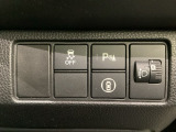 ハンドルの右側にはヘットライトリベライザーとHondaセンシング用のメインスイッチがついています。ヘッドライトリベライザーは道路状況や積荷の加重に応じてライトの高さを調節できます。