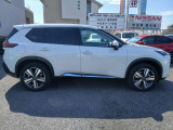 当店は日産ディーラーの中古車センターです。このお車は新車保証を継承します!特別保証は初年度登録から5年または10万キロ走行まで保証されます。全国3000ヵ所の日産直営サービス工場が対応いたします。