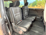 後部座席も気になるようなキズ・汚れやへたり等、大きなダメージはなく、良好な状態です。