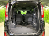 後席を格納すると、これだけの広さが!シーンに合わせたシートアレンジで、大きな荷物も積むことが出来ます♪