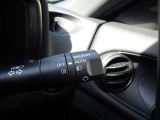 オートライト機能が装備されており暗い場所に入ると車両が検知しライトのON・OFFを自動的に切り替えてくれますので非常に便利な装備です♪