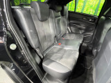 後部座席も気になるようなキズ・汚れやへたり等、大きなダメージはなく、良好な状態です。