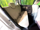 後部座席も気になるようなキズ・汚れやへたり等、大きなダメージはなく、良好な状態です。
