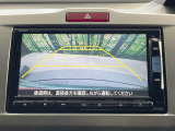 【バックカメラ】駐車時に後方がリアルタイム映像で確認できます。大型商業施設や立体駐車場での駐車時や、夜間のバック時に大活躍!運転スキルに関わらず、今や必須となった装備のひとつです!