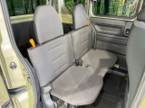 後部座席も気になるようなキズ・汚れやへたり等、大きなダメージはなく、良好な状態です。