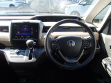 Honda車が初めての方にも扱いやすく分かりやすいインパネ周りと各種スイッチ類です