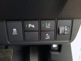 パーキングセンサーや横滑りを防ぐVSA等のスイッチ類は運転席の右側、手の届きやすい位置にあります。