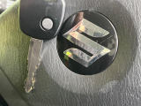 【キーレス】少し離れた場所からでもボタン一つでドアの開錠・施錠ができるのでとっても便利!ドアの鍵穴周りに傷をつけることもありません♪