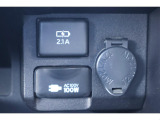 純正のUSB・100V・シガーとオールスター状態!使い勝手抜群さすが商用車!